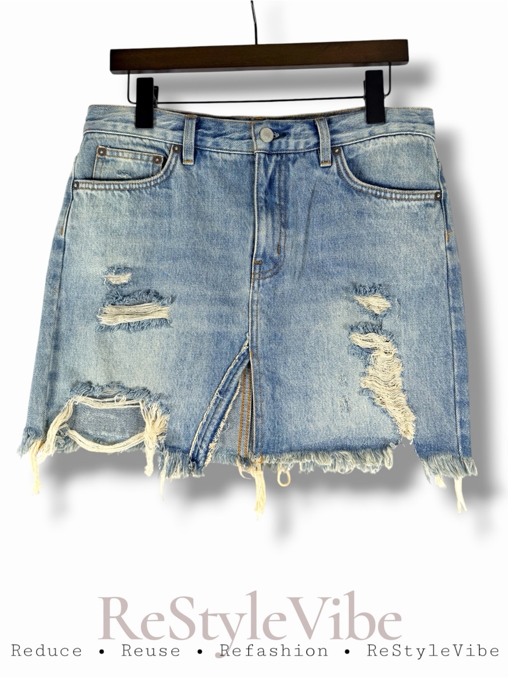 WE THE FREE PEOPLE FP Women’s Size 27 Skirt Mini Denim Jean Distressed